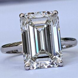 "Guldsmykker, diamanter, smaragd ring og tennisarmbånd "