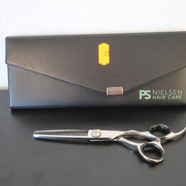Frisør Support ApS - *Frisørsakse fra PS Nielsen* (BEMÆRK: Ny slutdato)