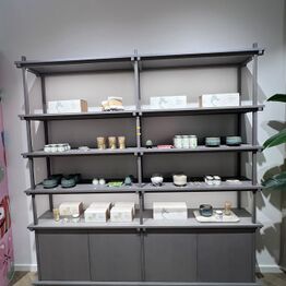 LYNAUKTION - Paper & Tea Frederiksberg Centeret *Butiksinventar, Te, Bardiske m.v*