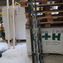 Tembo-Byg *Limkran, letbetonblokke, værktøj m.v.*