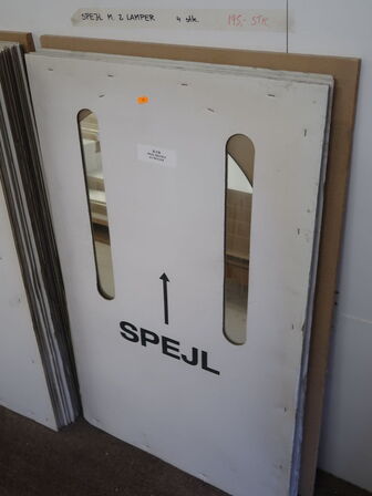 4 stk. Spejle med huller til lampe