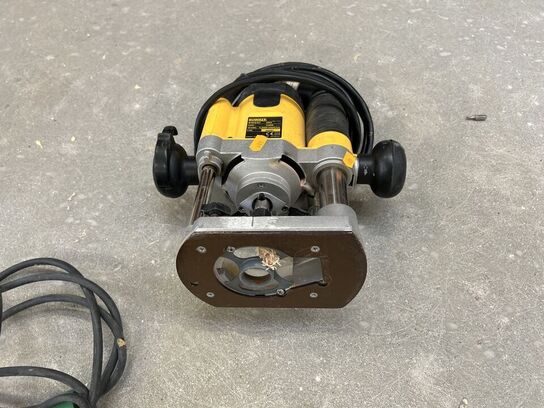 Overfræser DEWALT DW621