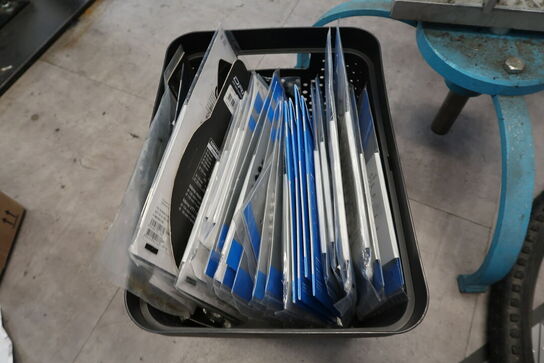 Kasse med div. Klinger SHIMANO m.fl.