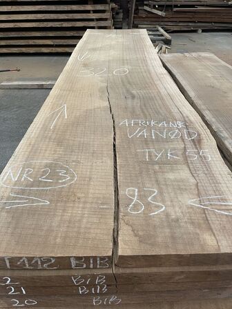 Træplanke i BIBOLO (Afr. valnød) 3,20x0,83/0,78 - 5,5 cm tyk