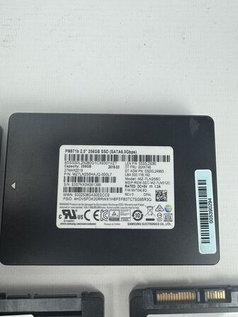 9 stk. SATA SSD 256 GB