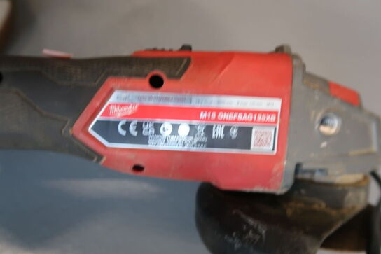 2 stk. akku håndværktøj MILWAUKEE M18 ONEFSZ, M18 ONEFSAG125XB med multilader og batteri