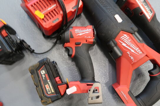 3 stk. akku håndværktøj MILWAUKEE M18 FID2, M18 ONEFSZ med 3 stk. batterier og lader