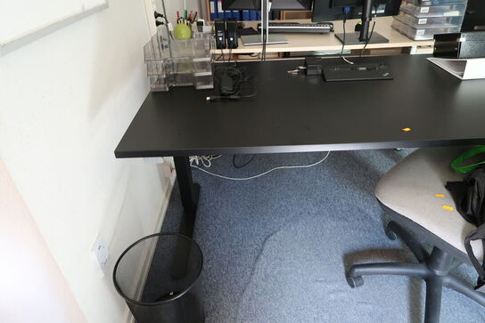 El. hæve/sænke skrivebord samt kontorstol