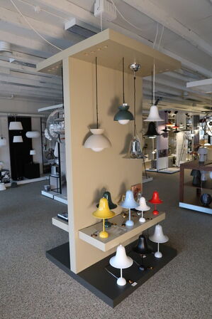 Butiksinventar uden indhold