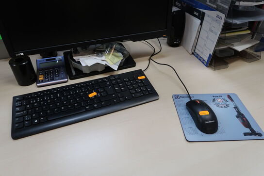 Computerskærm BENQ XL2411, tastatur, mus, computer LENOVO