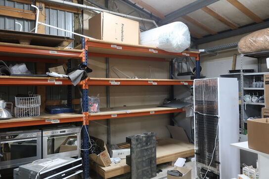 2 fag pallereoler med massive træplader, uden indhold  