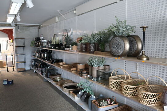 Butiksinventar uden indhold