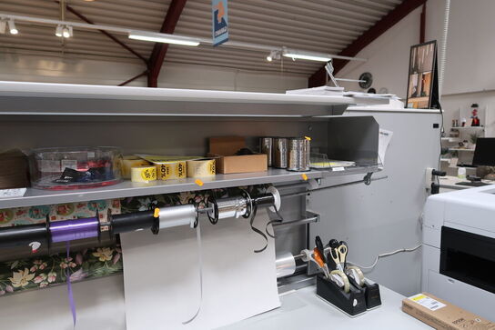 Pakkebord med indhold