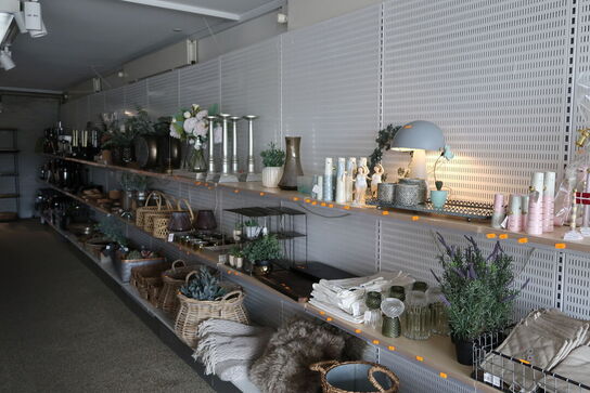 Butiksinventar uden indhold