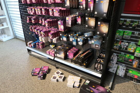 Butiksinventar uden indhold