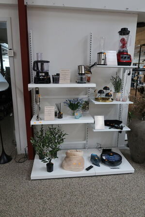 Butiksinventar uden indhold