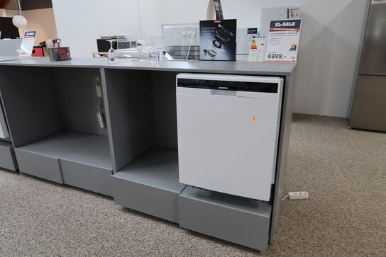 4 stk. butiksinventar uden indhold