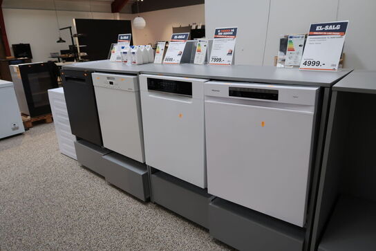 4 stk. butiksinventar uden indhold