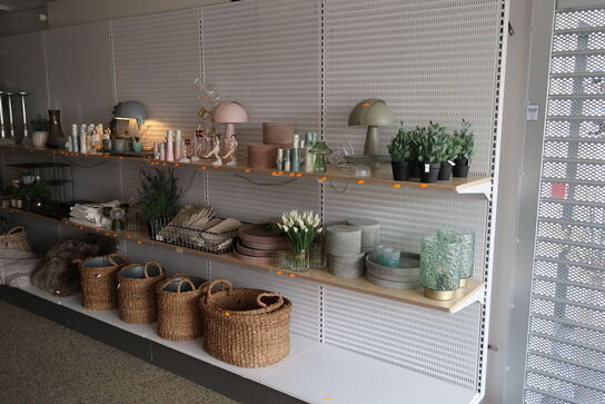 Butiksinventar uden indhold