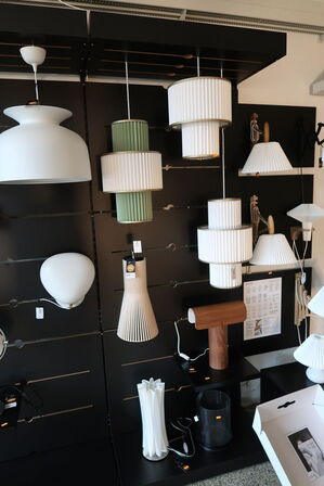 Butiksinventar uden indhold