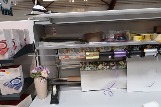 Pakkebord med indhold