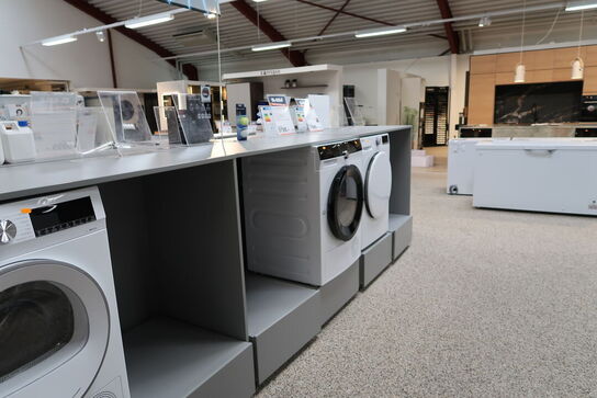 4 stk. butiksinventar uden indhold