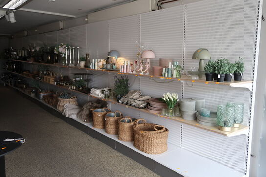 Butiksinventar uden indhold