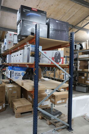 2 fag pallereoler med massive træplader, uden indhold  