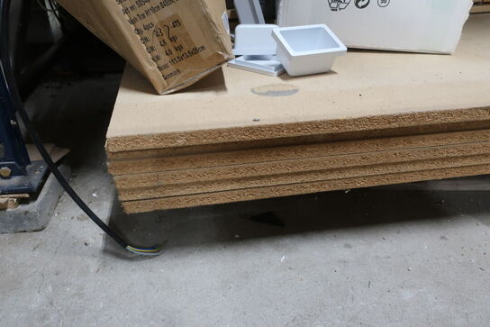 2 fag pallereoler med massive træplader, uden indhold  