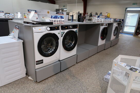 4 stk. butiksinventar uden indhold