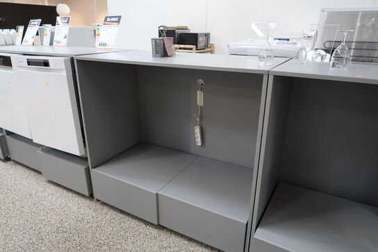 4 stk. butiksinventar uden indhold