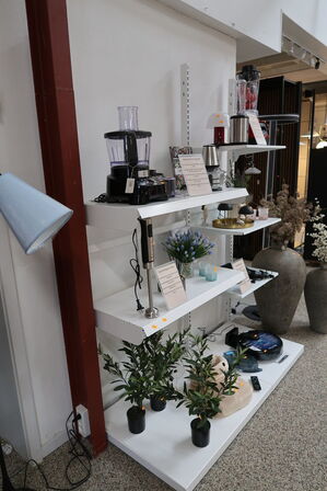 Butiksinventar uden indhold