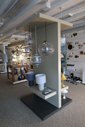 Butiksinventar uden indhold