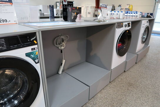 4 stk. butiksinventar uden indhold