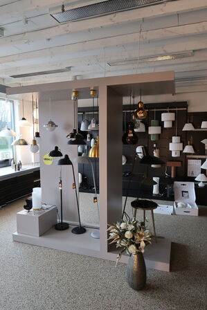 Butiksinventar uden indhold