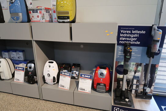 5 stk. butiksinventar uden indhold