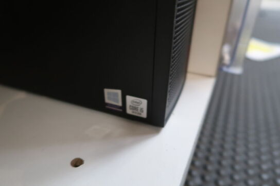 Computerskærm HP, tastatur, mus, håndscanner, computer LENOVO