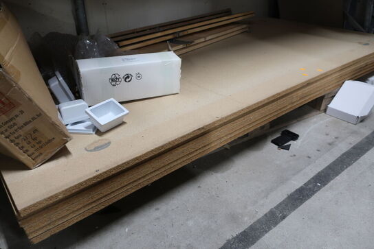 2 fag pallereoler med massive træplader, uden indhold  