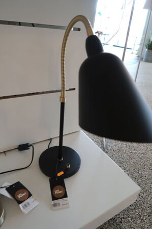 Bordlampe ARNE JACOBSEN Bellevue AJ8 Sort Messing