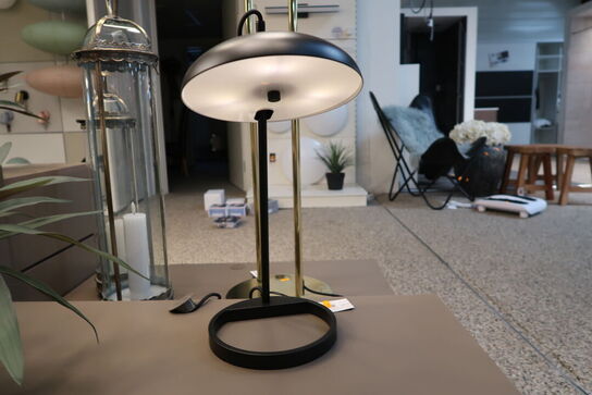 Bordlampe DESIGN FOR THE PEOPLE Versale Sort