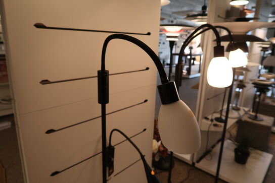 Gulvlampe HERSTAL Cut 1 arm Sort/Opal