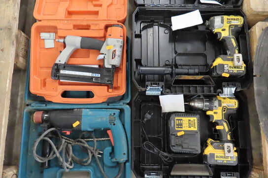2 stk. Akkuskruemaskiner DEWALT samt borhammer MAKITA