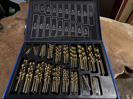 Borsæt, HSS, 170 dele i kuffert. Ubrugt