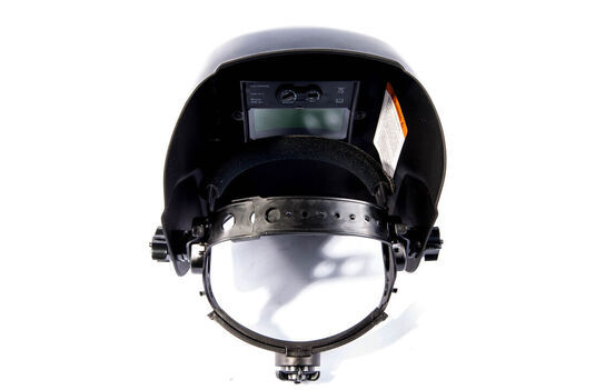 Svejsehjelm med speedglas i farven sort. CE godkendt og med batteri drevet af solceller. Justerbar forsinkelsestid på ned til 0,1 sek. Ubrugt.