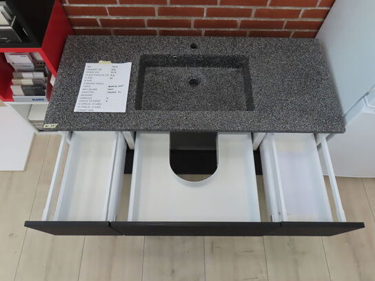 Badeværelses arrangement - 6 stk. skuffer med fuldt udtræk og soft close og KUMA vask