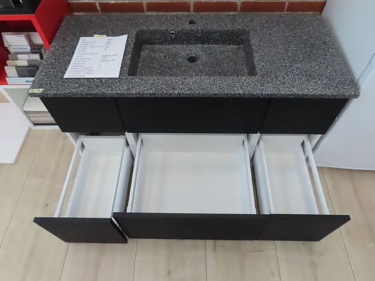 Badeværelses arrangement - 6 stk. skuffer med fuldt udtræk og soft close og KUMA vask