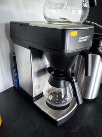 Kaffemaskine BRAVILOR BONAMAT samt 2 stk. termokander