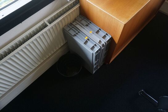 Hæve/sænkebord inkl. stol og 2 stk. kontorskab