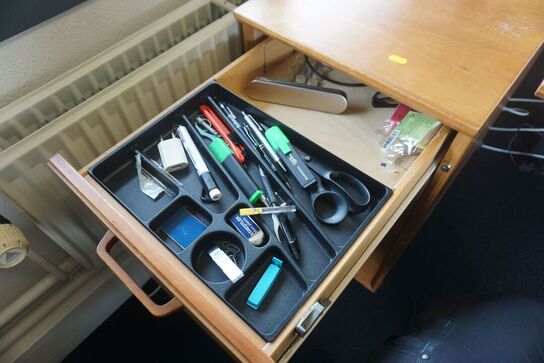 Hæve/sænkebord inkl. stol og 2 stk. kontorskab