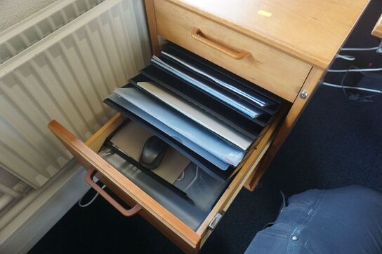 Hæve/sænkebord inkl. stol og 2 stk. kontorskab